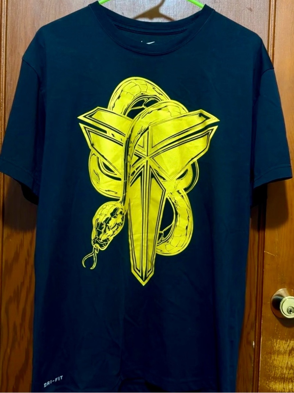 Nike vintage Black Men's Graphic T‑Shirt with Yellow Kobe Snake Logo